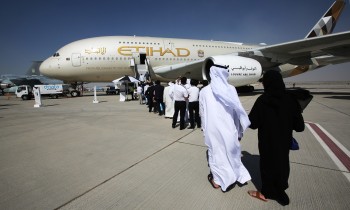 حكومة أبوظبي تنقل ملكية الاتحاد للطيران إلى شركة القابضة