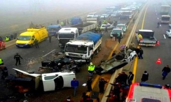 جثث متفحمة.. مصرع 16 بحادث سير مروع في الجزائر
