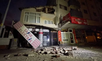 الداخلية التركية: نحو 100 جريح جراء الزلزال الذي ضرب مدينة دوزجا غربي البلاد (صور وفيديو)