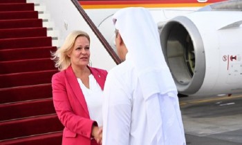 وزيرة داخلية ألمانيا تتحدى قطر وترتدي شارة تدعم المثليين في ملعب خليفة (صورة)