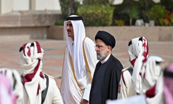 الرئيس الإيراني يهنئ أمير قطر بتنظيم المونديال ويناقشان قضايا مشتركة