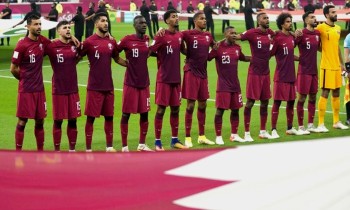 مع العنابي لآخر مباراة.. جماهير قطر تدعم منتخبها رغم الخروج المبكر