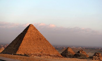 مصر تدرس دخول الأهرامات بالروبل الروسي