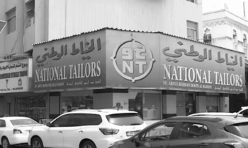 تعرف على خبايا العلاقة التاريخية.. "الخياط الوطني" صانع ملابس العائلة الحاكمة في دبي