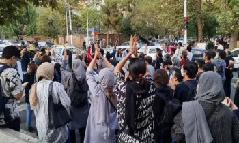 إيران.. حكم بإعدام متظاهرة عمرها 16 عاما