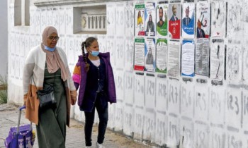 جون أفريك: التونسيون ينتخبون برلمانا من دون صلاحيات فعلية