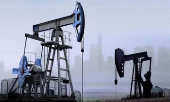 رغم ضغوط الطلب.. النفط يفتتح تعاملات الإثنين على ارتفاع