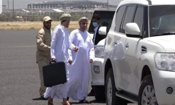 وفد عماني ينقل للحوثيين أفكارا من التحالف تتعلق بالرواتب
