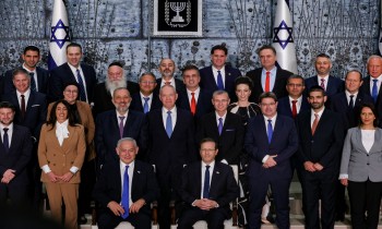 إيكونوميست: حكومة إسرائيل الجديدة الأكثر يمينية على الإطلاق.. وهذه سياساتها المتوقعة