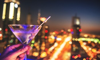 دبي تخفف قوانين المشروبات الكحولية وتخفض الضرائب عليها