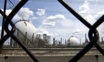 بريطانيا تعلن حظر استيراد الغاز المسال من روسيا