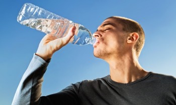 ما علاقة شرب المياه بالموت المبكر والأمراض المزمنة؟