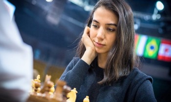 التايمز: ملكات الشطرنج يقدن التمرد ضد النظام في إيران