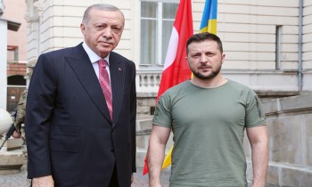 بعد اتصال مع بوتين.. أردوغان يعرض على زيلنيسكي وساطة تركية للسلام بأوكرانيا