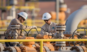 بايونير الأمريكية: السعودية لن تسمح ببقاء سعر النفط عند 75 دولارًا للبرميل