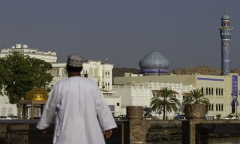 سلطنة عمان تسعى لتحسين تصنيفها الائتماني.. كيف؟