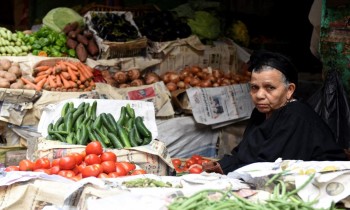 رقم صادم.. أستاذ اقتصاد عالمي يكشف نسبة التضخم الحقيقية في مصر