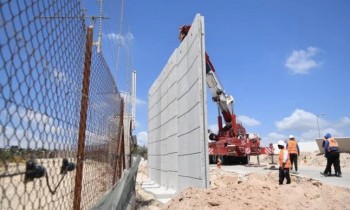 جدار إسرائيلي جديد يفصل الفلسطينيين عن أراضيهم شمالي الضفة الغربية المحتلة