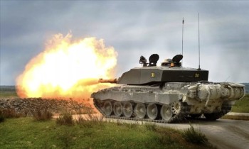 بريطانيا تعتزم إرسال دبابات وأنظمة مدفعية إلى أوكرانيا