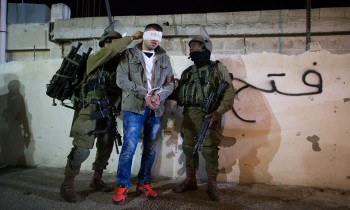 الجيش الإسرائيلي يعتقل 20 فلسطينيا بحملة مداهمات في الضفة الغربية المحتلة