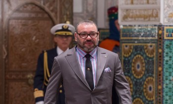 صحفيان فرنسيان يعترفان بخطأ أخلاقي في قضية ابتزاز ملك المغرب.. ما هو؟