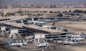 مشاجرة زوجية تؤخر إقلاع طائرة 45 دقيقة في مطار القاهرة