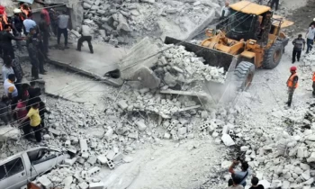 بينهم طفل.. مصرع 10 أشخاص جراء انهيار مبنى سكني في حلب