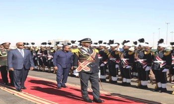 رئيس الوزراء الإثيوبي يصل الخرطوم للتوسط بين أطراف الأزمة السودانية