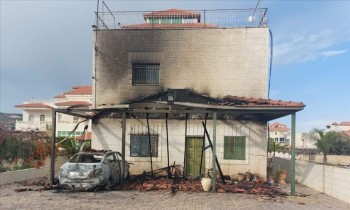 الضفة.. مستوطنون يحرقون منزلا ويعتدون على ممتلكات فلسطينية