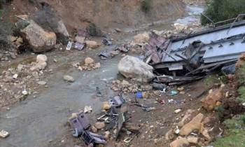 مصرع 39 إثر سقوط حافلة ركاب في واد جنوب غربي باكستان