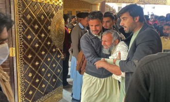 باكستان.. ارتفاع حصيلة ضحايا تفجير مسجد بيشاور إلى 100 قتيل