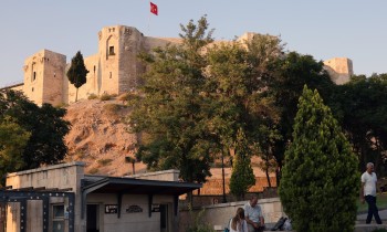 زلزال تركيا يدمر قلعة غازي عنتاب ويمحو تاريخ ألفي عام