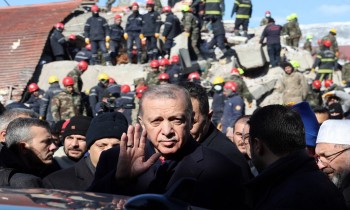 ردّه كان حاسماً وسريعاً.. المعارضة التركية تستغل كارثة الزلزال لانتقاد أردوغان