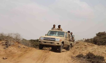 اليمن.. قوات موالية للحكومة تتهم الحوثي بحفر قناتين في الحديدة لتهديد الملاحة