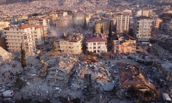 الصحة العالمية تصف زلزال تركيا بأسوأ كارثة في أوروبا منذ قرن وتدعو لرد الجميل لأنقرة