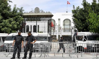 تونس.. التصعيد ضد المعارضة يتواصل بإحالة 14 محامياً للتحقيق