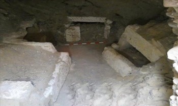 عمرها يتجاوز ألفي عام.. العثور على 22 مقبرة أثرية وسط مصر