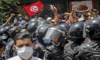 حملة الاعتقالات مستمرة.. تونس إلى أين؟