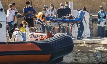43 قتيلا إثر غرق مركب مهاجرين قبالة سواحل إيطاليا