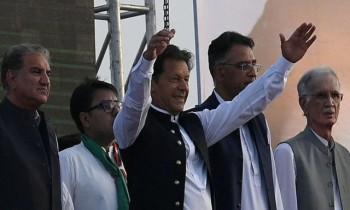 باكستان.. الإفراج عن عمران خان بكفالة في قضية حصول حزبه على تمويل غير مشروع