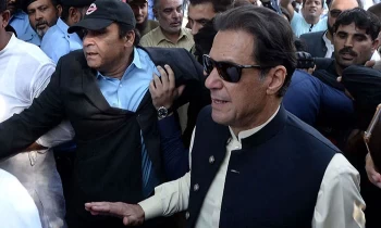 أنصاره تحصنوا لمنع اعتقاله.. الشرطة الباكستانية تفشل في توقيف عمران خان