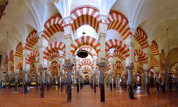 مسجد قرطبة التاريخي يتعرض لحملة مسيحية تستهدف تقليص تراثه الإسلامي