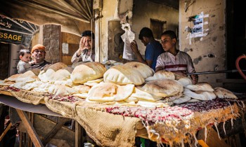 أزمة خبز جديدة.. التردي الاقتصادي يهدد العقد الاجتماعي في مصر