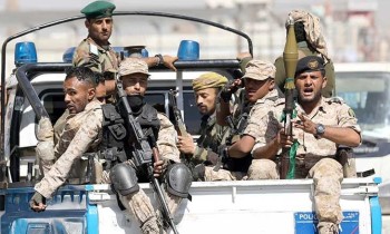 الحوثيون في دائرة الاتهام.. قتلى وجرحى جراء استهداف موكب وزير الدفاع اليمني