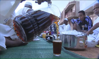 الحلو المر.. مشروب السودانيين الأول في رمضان
