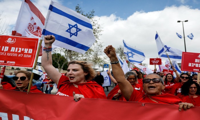 اليمين الإسرائيلي يدعو إلى مظاهرات دعما للتعديلات القضائية.. ونتنياهو يحسم موقفه بتجميدها
