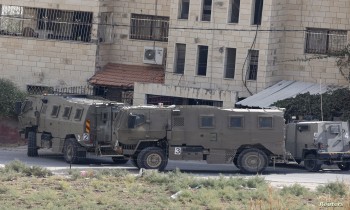 جيش الاحتلال يقتحم نابلس ويعتقل فلسطينيين اثنين ويصيب آخرين