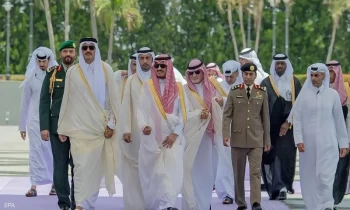 أمير قطر يغادر جدة بعد حضور الجلسة الافتتاحية للقمة العربية