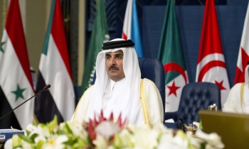 إشادة واسعة بمغادرة الشيخ تميم القمة العربية قبل كلمة الأسد.. ماذا قال الناشطون؟